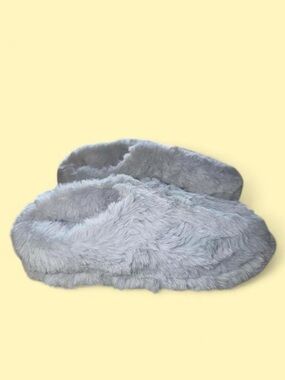 NWOT SKIMS Plush Faux-Fur Slide Slippers - Light Gray